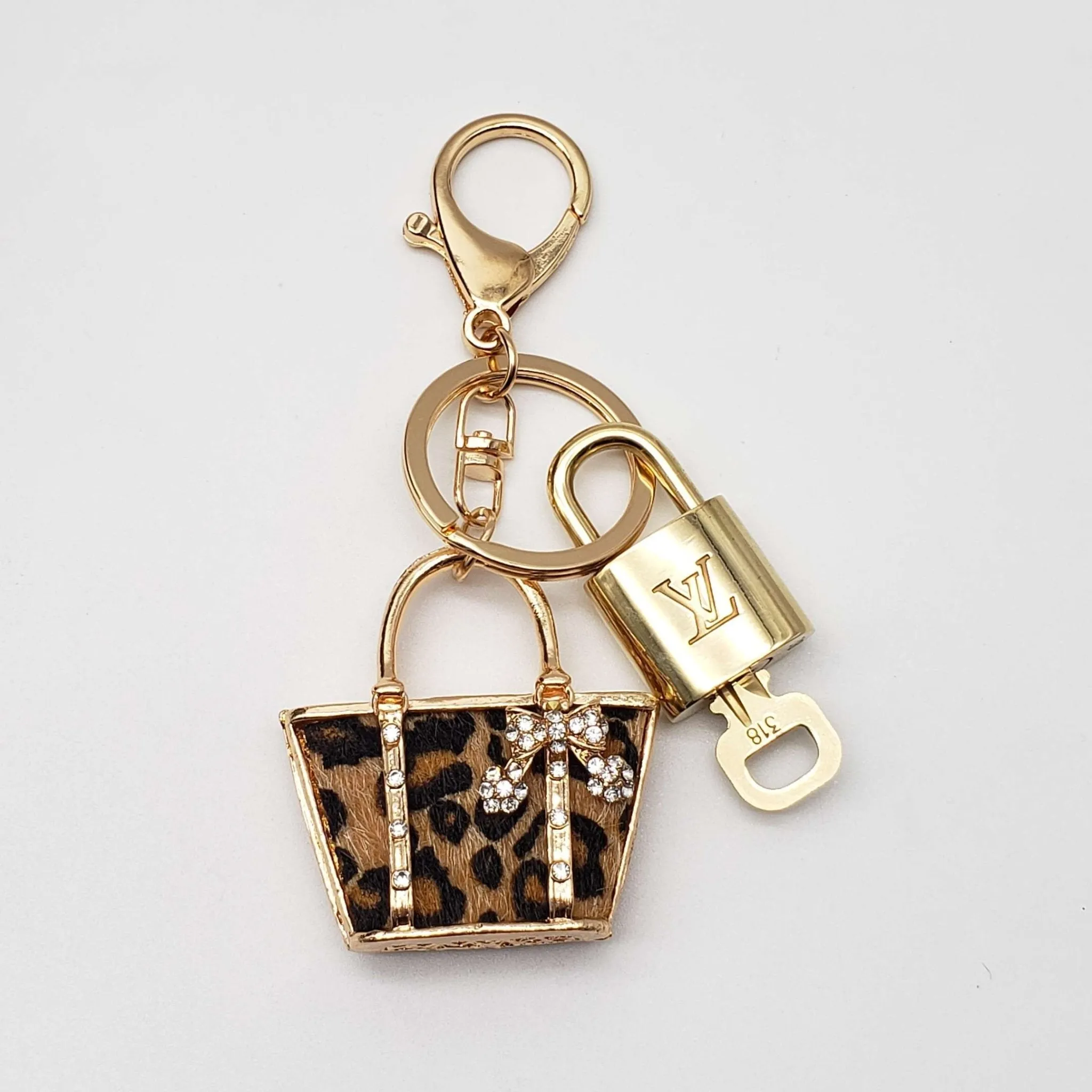 100%  Louis Vuitton Lock and Key with Unbranded Keychain, Keycharm, Bagcharm