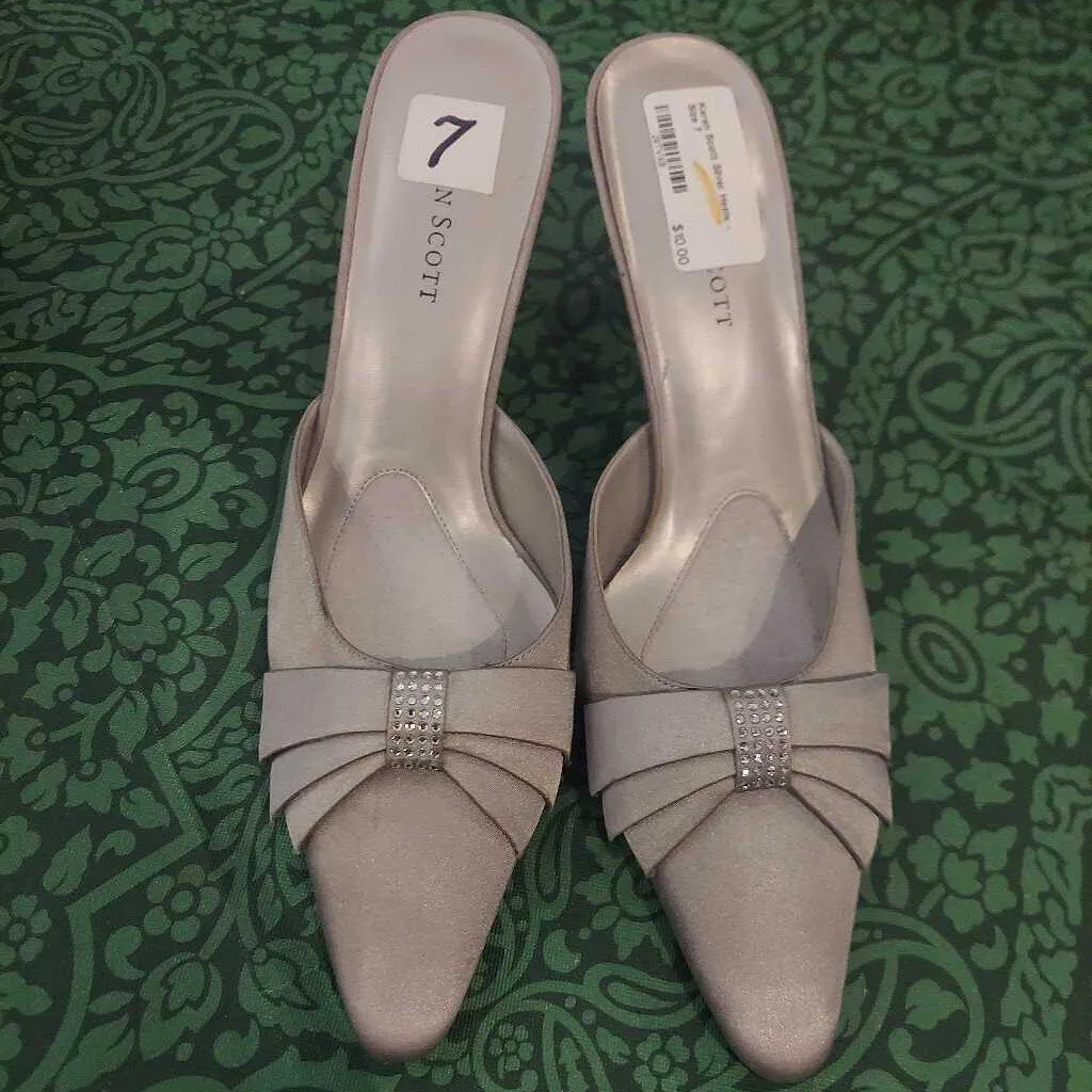 Karen Scott Silver Heels - Size 7