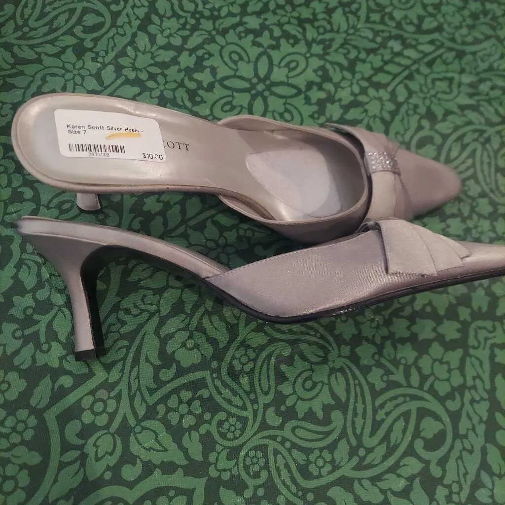 Karen Scott Silver Heels - Size 7