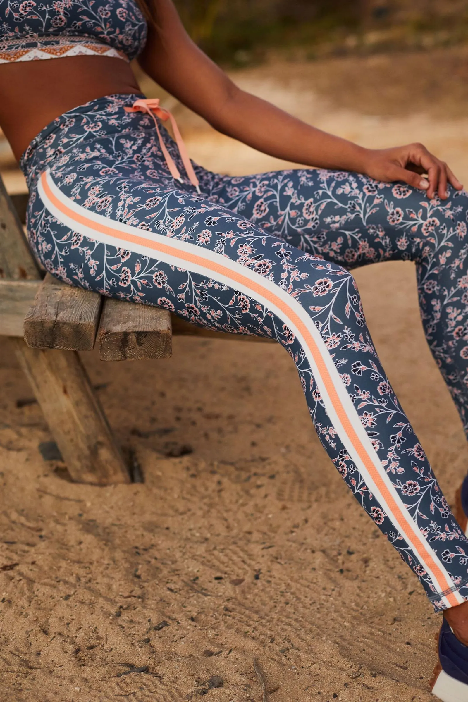 The Upside Santa Fe Floral Mid-Rise Leggings in Sherbert Floral (10 or M)