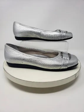 Trotters Size 9.5WW Silver Snake Print Flats